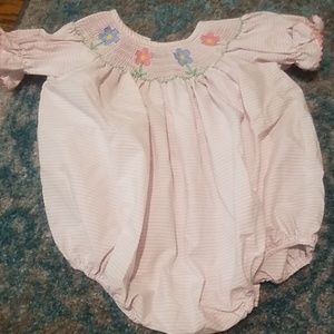 Smocked daisy bubble